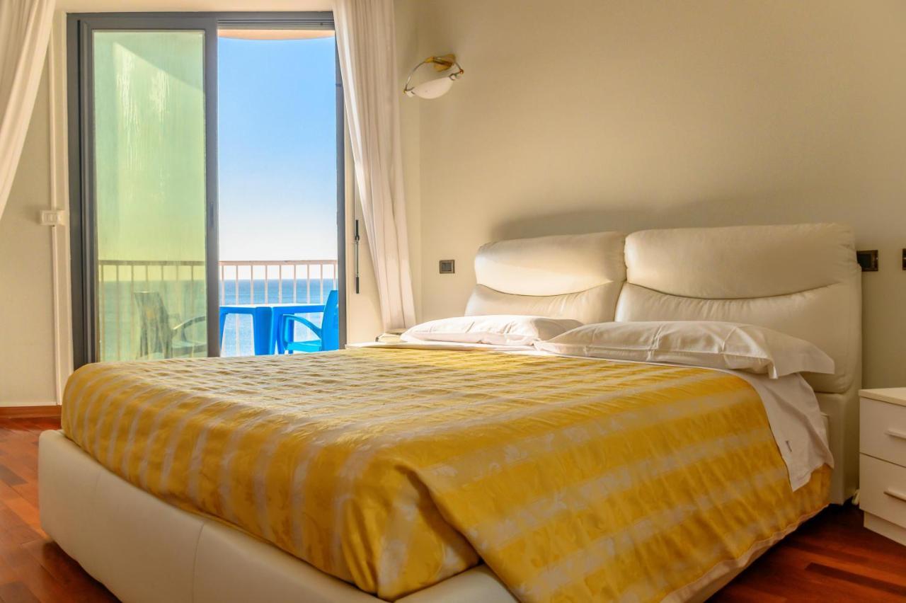 Hotel Sirenella เมเล ภายนอก รูปภาพ