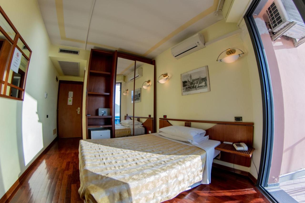 Hotel Sirenella เมเล ภายนอก รูปภาพ