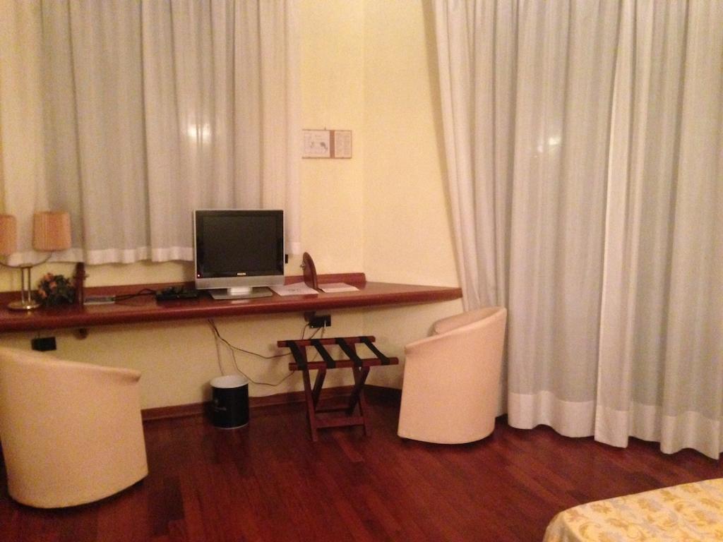 Hotel Sirenella เมเล ห้อง รูปภาพ