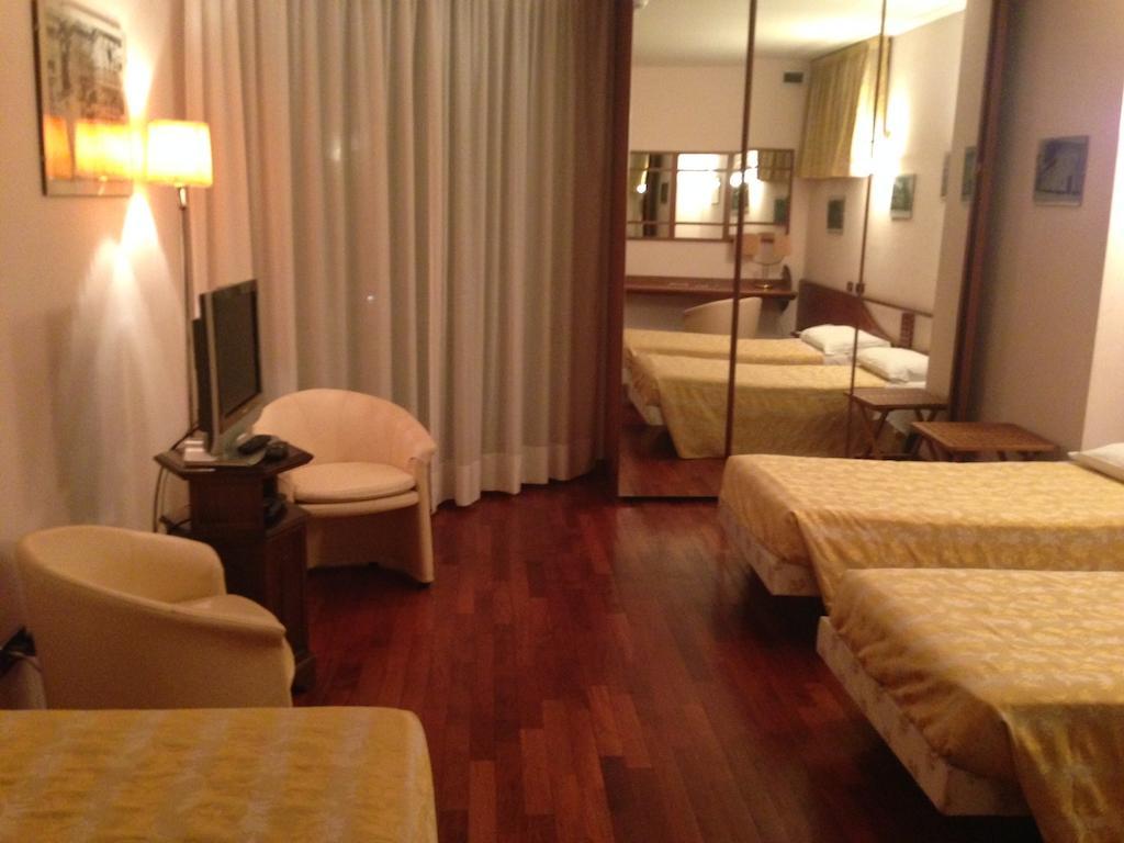Hotel Sirenella เมเล ห้อง รูปภาพ