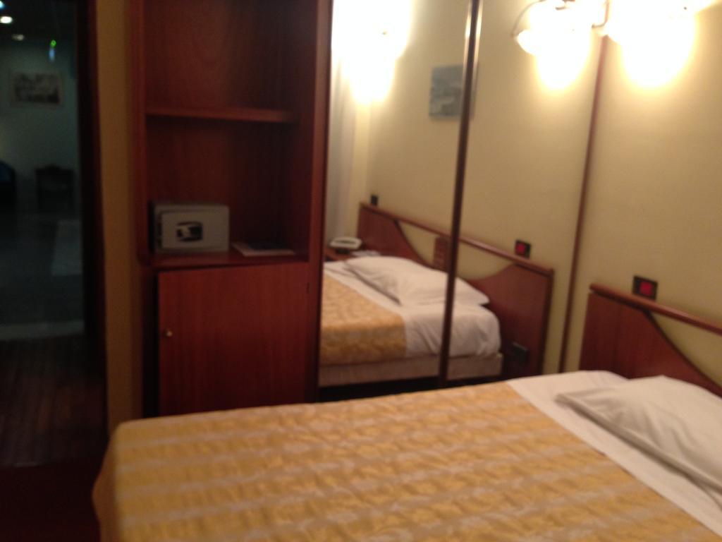 Hotel Sirenella เมเล ห้อง รูปภาพ
