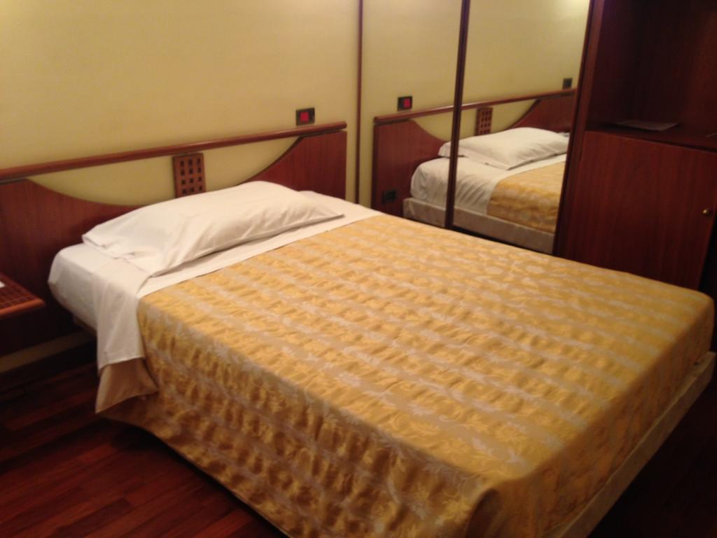 Hotel Sirenella เมเล ห้อง รูปภาพ