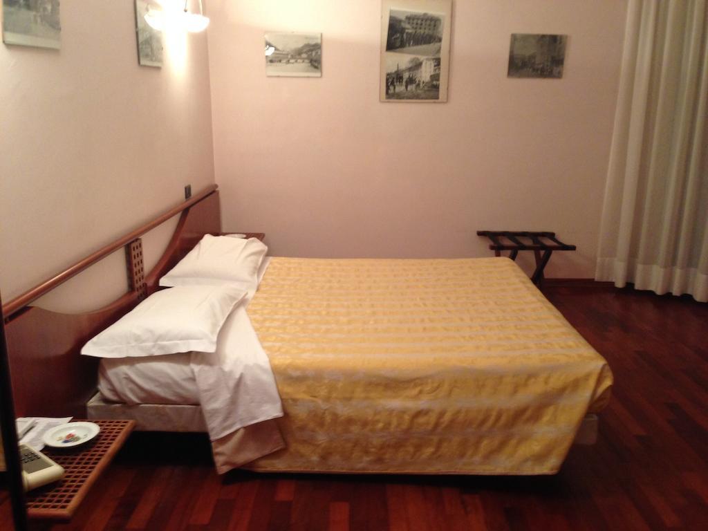 Hotel Sirenella เมเล ห้อง รูปภาพ
