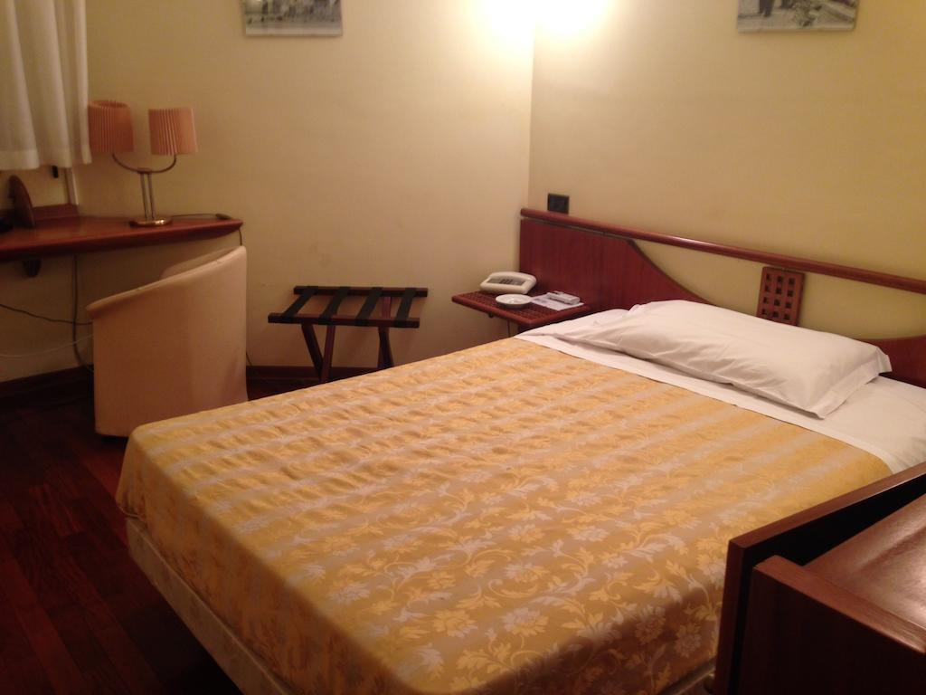 Hotel Sirenella เมเล ห้อง รูปภาพ